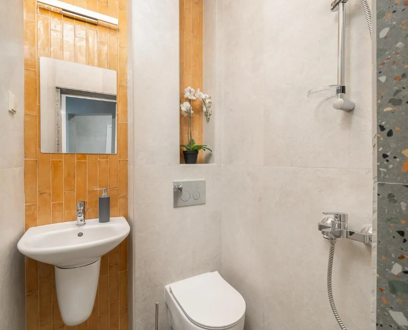 Bright & Sunny Stylish Apt With 2Bdr And 2Bth 소피아 0*,